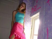 Latina Girl Puts Pussy and